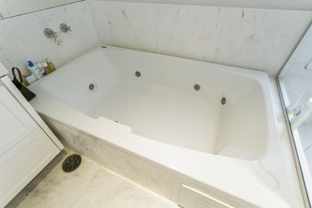 Apartamento à venda com 157m², 2 quartos e 3 vagas Apartamento à venda com 157m², 2 quartos e 3 vagasBanheiro da Suíte 2