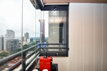 Sala de jantar varanda de apartamento para alugar com 1 quarto, 44m² em Pinheiros, São Paulo