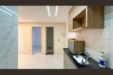 Cozinha e Área de Serviço de apartamento para alugar com 2 quartos, 34m² em Jardim Sabara, São Paulo