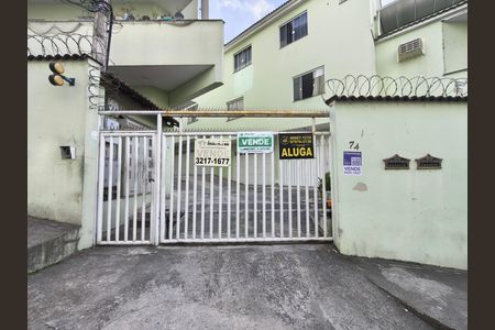 Placa / Fachada de casa de condomínio à venda com 2 quartos, 70m² em Pechincha, Rio de Janeiro