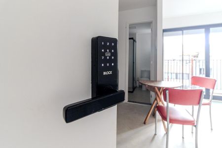 Studio para alugar com 25m², 1 quarto e sem vaga Studio para alugar com 25m², 1 quarto e sem vagaFechadura Eletrônica