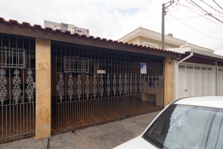 Casa à venda com 149m², 2 quartos e 2 vagas Casa à venda com 149m², 2 quartos e 2 vagasFachada