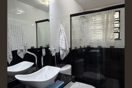 Apartamento à venda com 61m², 2 quartos e 2 vagas Apartamento à venda com 61m², 2 quartos e 2 vagasBanheiro