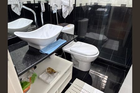 Apartamento à venda com 61m², 2 quartos e 2 vagas Apartamento à venda com 61m², 2 quartos e 2 vagasBanheiro