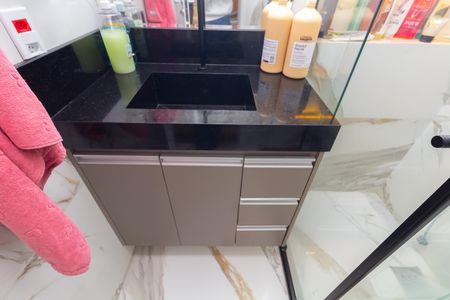 Apartamento à venda com 76m², 3 quartos e 1 vaga Apartamento à venda com 76m², 3 quartos e 1 vagaBanheiro 2