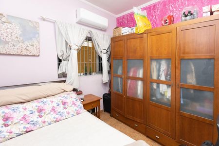 Casa à venda com 198m², 5 quartos e 4 vagas Casa à venda com 198m², 5 quartos e 4 vagasQuarto 1