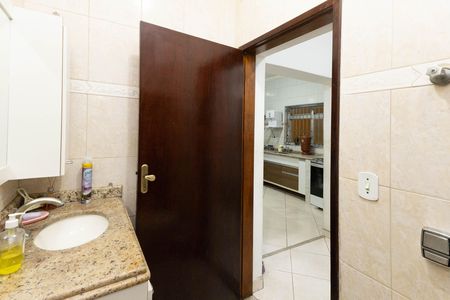 Casa à venda com 198m², 5 quartos e 4 vagas Casa à venda com 198m², 5 quartos e 4 vagasBanheiro 2