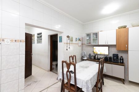 Casa à venda com 198m², 5 quartos e 4 vagas Casa à venda com 198m², 5 quartos e 4 vagasCozinha