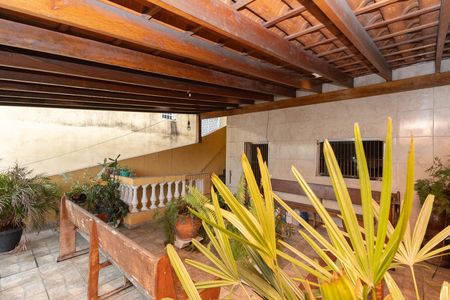 Casa à venda com 198m², 5 quartos e 4 vagas Casa à venda com 198m², 5 quartos e 4 vagasVaranda