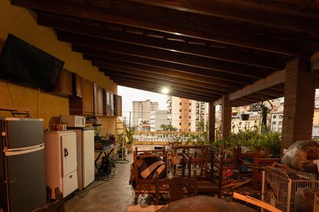 Casa à venda com 198m², 5 quartos e 4 vagas Casa à venda com 198m², 5 quartos e 4 vagasTerraço
