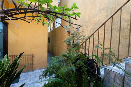 Casa à venda com 198m², 5 quartos e 4 vagas Casa à venda com 198m², 5 quartos e 4 vagasQuintal