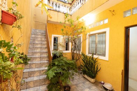 Casa à venda com 198m², 5 quartos e 4 vagas Casa à venda com 198m², 5 quartos e 4 vagasQuintal