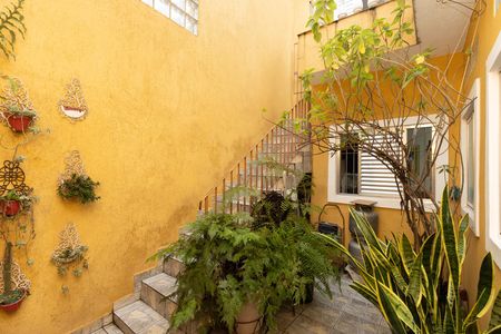 Casa à venda com 198m², 5 quartos e 4 vagas Casa à venda com 198m², 5 quartos e 4 vagasQuintal