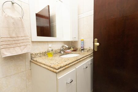 Casa à venda com 198m², 5 quartos e 4 vagas Casa à venda com 198m², 5 quartos e 4 vagasBanheiro 2