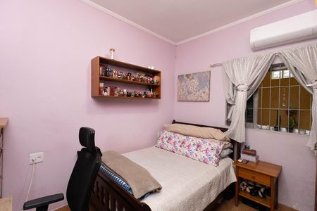 Casa à venda com 198m², 5 quartos e 4 vagas Casa à venda com 198m², 5 quartos e 4 vagasQuarto 1