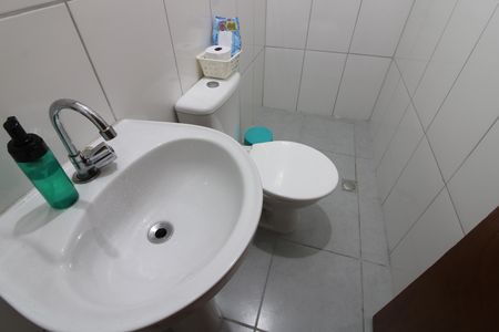 Casa para alugar com 120m², 3 quartos e 2 vagasBanheiro Social inferior