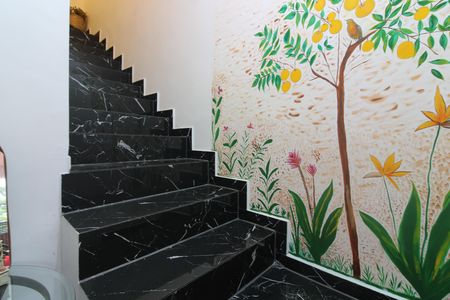 Casa para alugar com 120m², 3 quartos e 2 vagasescada do hall