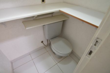 Banheiro de serviço de apartamento para alugar com 1 quarto, 30m² em Centro, Campinas