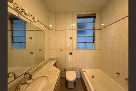 Apartamento à venda com 140m², 3 quartos e 1 vaga Apartamento à venda com 140m², 3 quartos e 1 vagaBanheiro