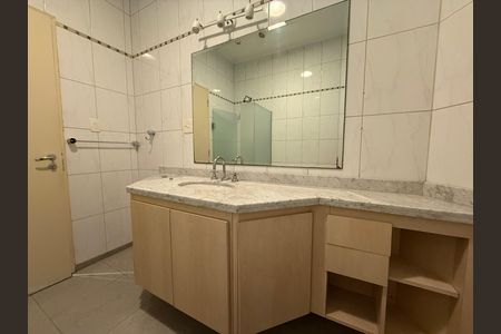 Apartamento à venda com 140m², 3 quartos e 1 vaga Apartamento à venda com 140m², 3 quartos e 1 vagaBanheiro