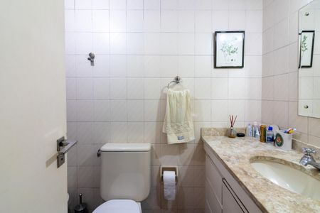Apartamento à venda com 215m², 4 quartos e 3 vagas Apartamento à venda com 215m², 4 quartos e 3 vagasBanheiro da Suíte 2