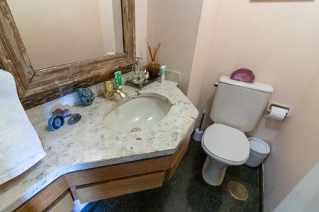 Apartamento à venda com 215m², 4 quartos e 3 vagas Apartamento à venda com 215m², 4 quartos e 3 vagasLavabo