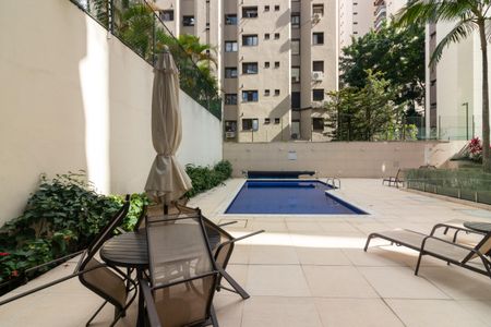 Apartamento à venda com 215m², 4 quartos e 3 vagas Apartamento à venda com 215m², 4 quartos e 3 vagasÁrea comum - Piscina