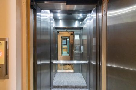 Apartamento à venda com 215m², 4 quartos e 3 vagas Apartamento à venda com 215m², 4 quartos e 3 vagasHall privativo - Elevador privativo