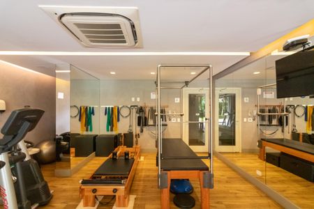 Apartamento à venda com 215m², 4 quartos e 3 vagas Apartamento à venda com 215m², 4 quartos e 3 vagasÁrea comum - Academia