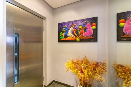 Apartamento à venda com 215m², 4 quartos e 3 vagas Apartamento à venda com 215m², 4 quartos e 3 vagasHall privativo - Elevador privativo