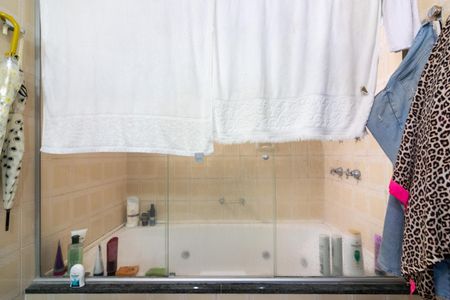 Apartamento à venda com 215m², 4 quartos e 3 vagas Apartamento à venda com 215m², 4 quartos e 3 vagasBanheiro da Suíte 4