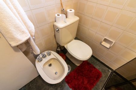 Apartamento à venda com 215m², 4 quartos e 3 vagas Apartamento à venda com 215m², 4 quartos e 3 vagasBanheiro da Suíte 1