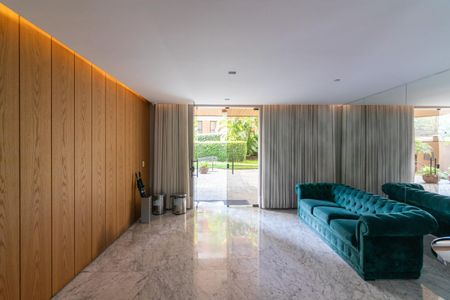 Apartamento à venda com 215m², 4 quartos e 3 vagas Apartamento à venda com 215m², 4 quartos e 3 vagasHall de entrada