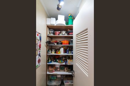 Apartamento à venda com 215m², 4 quartos e 3 vagas Apartamento à venda com 215m², 4 quartos e 3 vagasDespensa
