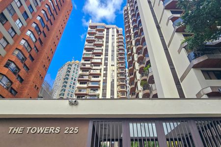 Apartamento à venda com 215m², 4 quartos e 3 vagas Apartamento à venda com 215m², 4 quartos e 3 vagasFachada do Prédio