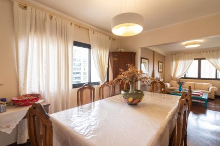 Apartamento à venda com 215m², 4 quartos e 3 vagas Apartamento à venda com 215m², 4 quartos e 3 vagasSala de Jantar