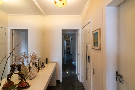 Apartamento à venda com 215m², 4 quartos e 3 vagas Apartamento à venda com 215m², 4 quartos e 3 vagasCorredor