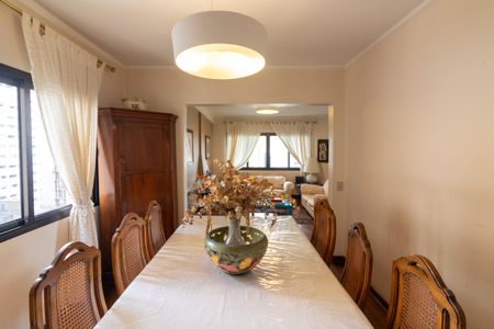 Apartamento à venda com 215m², 4 quartos e 3 vagas Apartamento à venda com 215m², 4 quartos e 3 vagasSala de Jantar