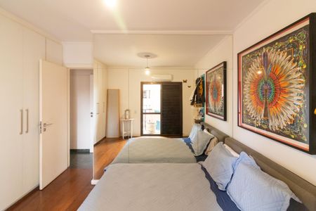 Apartamento à venda com 215m², 4 quartos e 3 vagas Apartamento à venda com 215m², 4 quartos e 3 vagasSuíte 1
