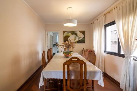 Apartamento à venda com 215m², 4 quartos e 3 vagas Apartamento à venda com 215m², 4 quartos e 3 vagasSala de Jantar