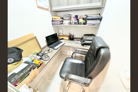 Apartamento à venda com 85m², 2 quartos e 2 vagas Apartamento à venda com 85m², 2 quartos e 2 vagasEscritório