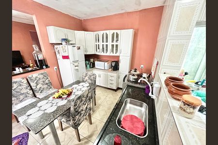 Casa à venda com 80m², 4 quartos e 6 vagas Casa à venda com 80m², 4 quartos e 6 vagasCozinha