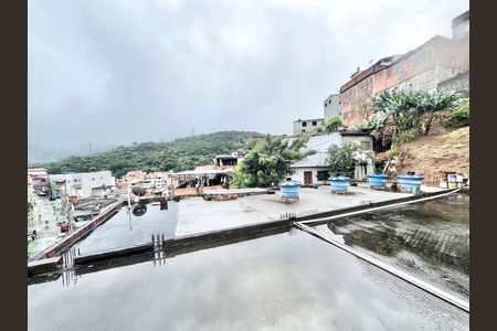 Casa à venda com 80m², 4 quartos e 6 vagas Casa à venda com 80m², 4 quartos e 6 vagasTerraço