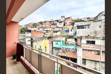 Casa à venda com 80m², 4 quartos e 6 vagas Casa à venda com 80m², 4 quartos e 6 vagasVaranda