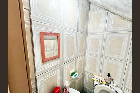 Casa à venda com 80m², 4 quartos e 6 vagas Casa à venda com 80m², 4 quartos e 6 vagasBanheiro de serviço
