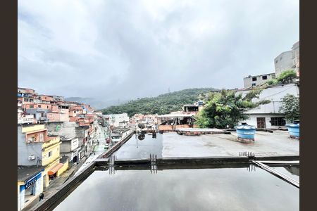 Casa à venda com 80m², 4 quartos e 6 vagas Casa à venda com 80m², 4 quartos e 6 vagasTerraço