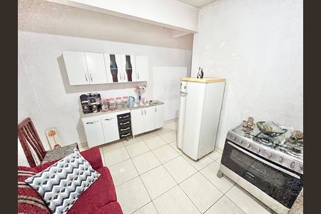 Casa à venda com 80m², 4 quartos e 6 vagas Casa à venda com 80m², 4 quartos e 6 vagasCozinha 3