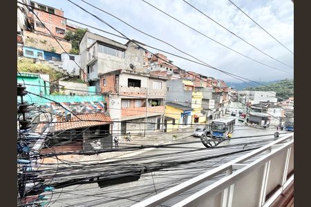 Casa à venda com 80m², 4 quartos e 6 vagas Casa à venda com 80m², 4 quartos e 6 vagasVaranda 2