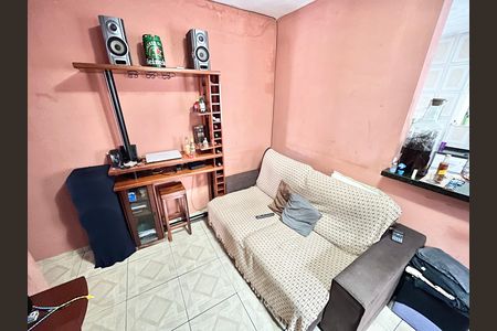 Casa à venda com 80m², 4 quartos e 6 vagas Casa à venda com 80m², 4 quartos e 6 vagasSala