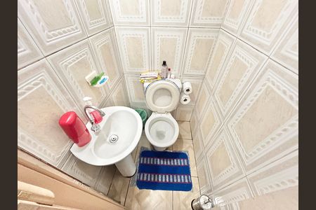 Casa à venda com 80m², 4 quartos e 6 vagas Casa à venda com 80m², 4 quartos e 6 vagasBanheiro de serviço